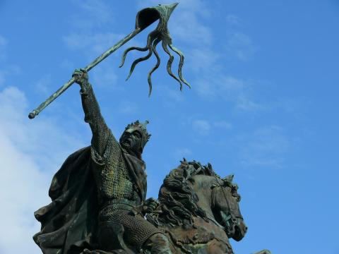 statue_de_guillaume_le_conquerant_a_falaise_c_calvados_tourisme.jpg